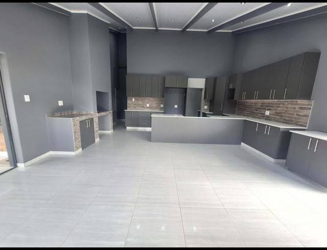 3 BEDROOM TOWNHOUSE FOR SALE IN ISLAND VIEW